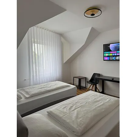 & Restaurant Hotel *