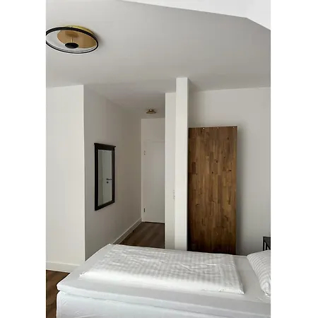 Hotel & Restaurant *