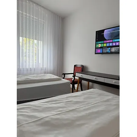 Hotel & Restaurant *