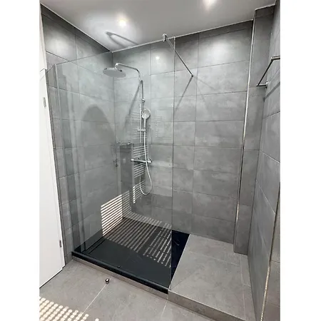 & Restaurant Hotel *