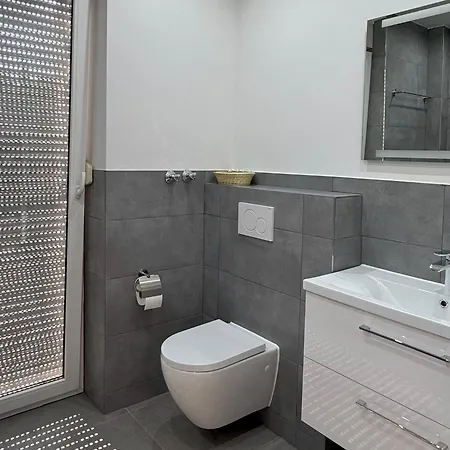 & Restaurant Hotel *