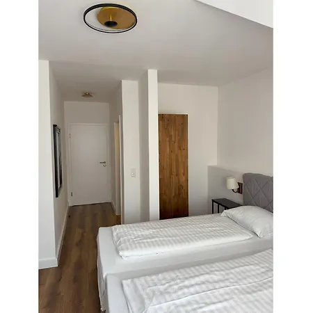 Hotel & Restaurant *