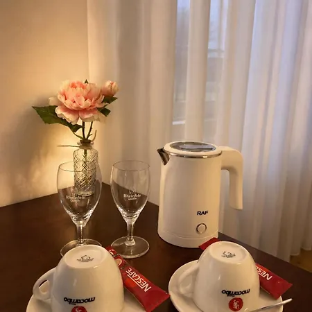 Hotel & Restaurant *